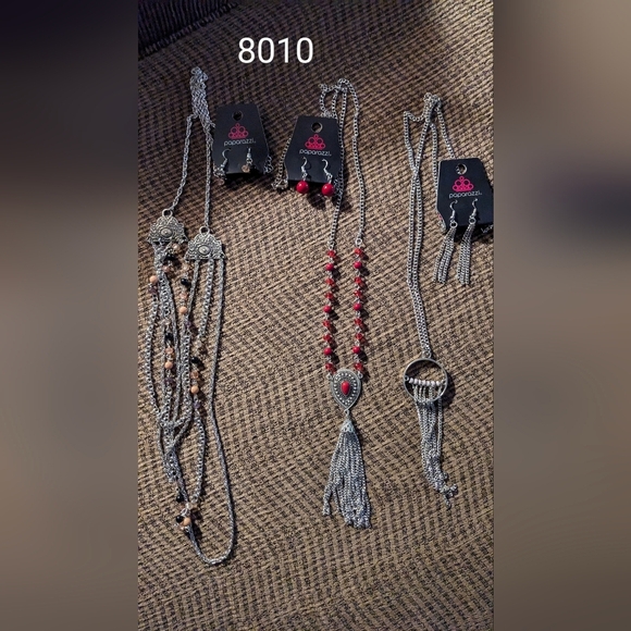 Paparazzi Jewelry - 3 SETS - Necklace And Earrings - Picture 1 of 1